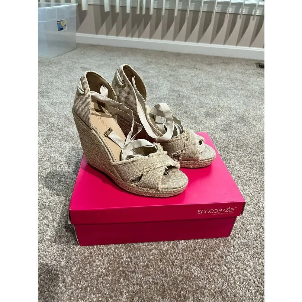 Shoedazzle Earlina Wedges Size 10